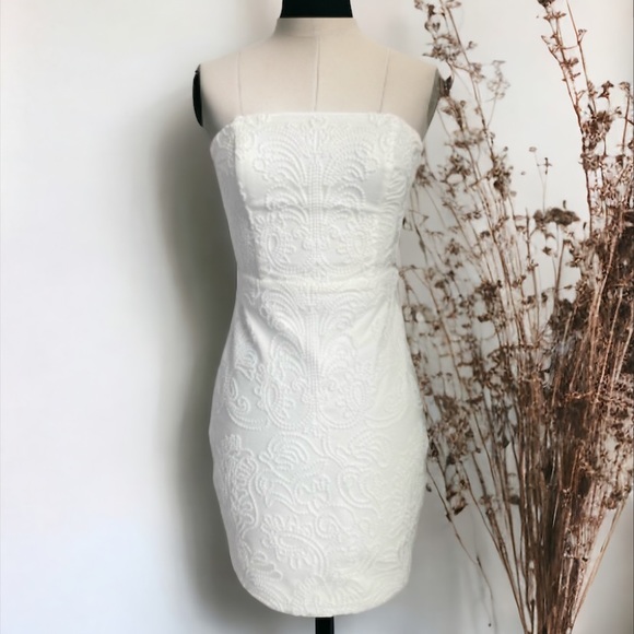 LULU’S Got Your Attention White Embroidered Strapless Bodycon Dress Size Large - Picture 7 of 15